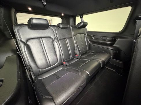 Used 2024 Jeep Wagoneer L Series II w/ Flexible Seating Group image 9