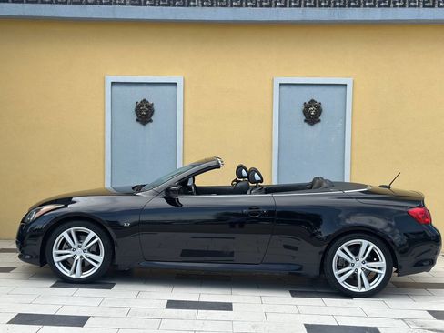 Used 2014 INFINITI Q60 Convertible w/ Premium Package image 17