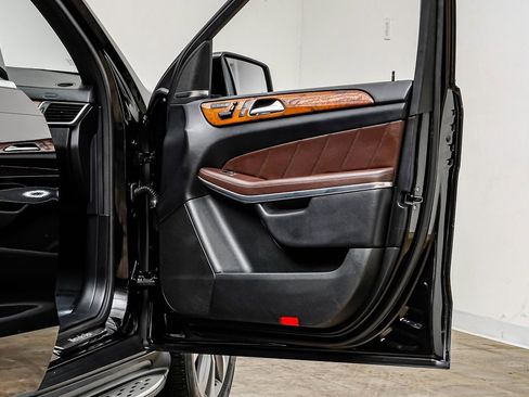 Used 2014 Mercedes-Benz GL 450 4MATIC image 38