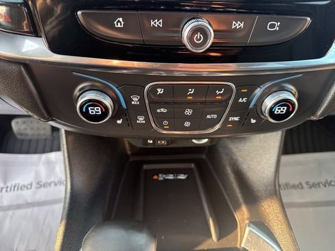 Used 2023 Chevrolet Traverse LT w/ LT Premium Package image 16