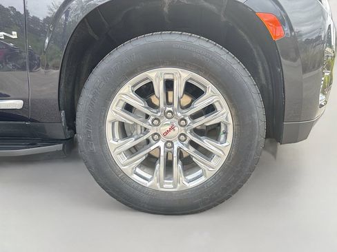 Used 2024 GMC Yukon XL SLT w/ SLT Luxury Package image 12