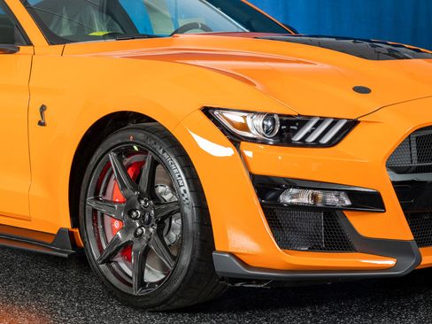 Used 2021 Ford Mustang Shelby GT500 w/ Carbon Fiber Track Pack image 21