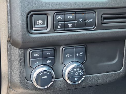 Used 2022 GMC Yukon XL SLT w/ SLT Luxury Package AWD/4WD image 13