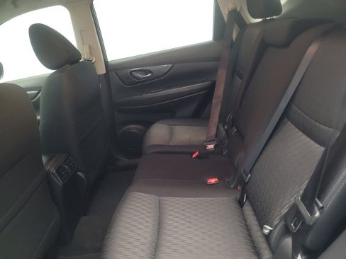 Used 2018 Nissan Rogue SV w/ Premium Package FWD image 18