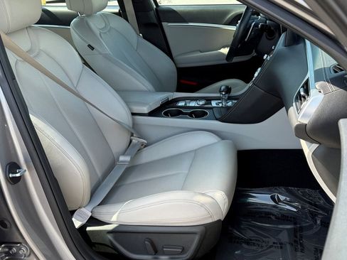 Used 2023 Genesis G70 2.0T image 11