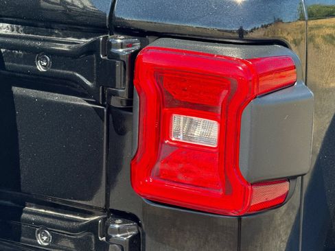 Used 2020 Jeep Wrangler Unlimited Rubicon w/ LED Lighting Group AWD/4WD image 48