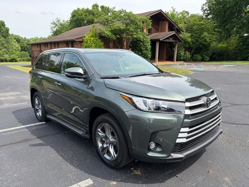 Used 2019 Toyota Highlander Limited Platinum AWD/4WD image 3