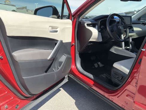 Used 2023 Toyota Corolla Cross XLE w/ Convenience Package image 10