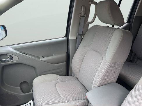 Used 2018 Nissan Frontier SV AWD/4WD image 13
