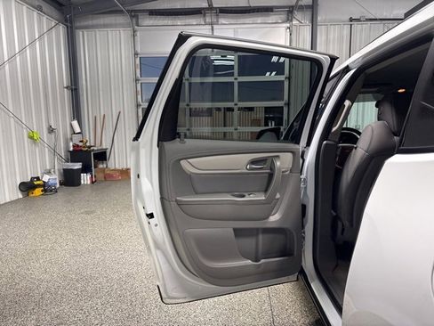 Used 2017 Chevrolet Traverse LS image 15