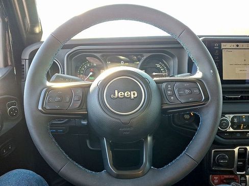 Used 2025 Jeep Wrangler Unlimited Rubicon 4xe w/ Safety Group AWD/4WD image 19