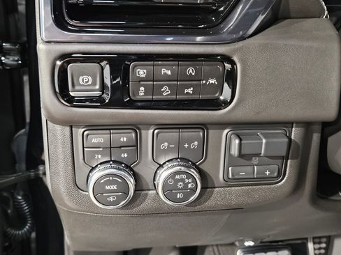 Used 2025 GMC Yukon AT4 Ultimate image 24