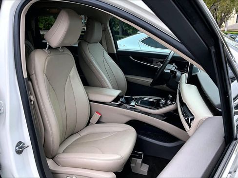 Used 2023 Lincoln Nautilus Reserve w/ Equipment Group 201A image 9