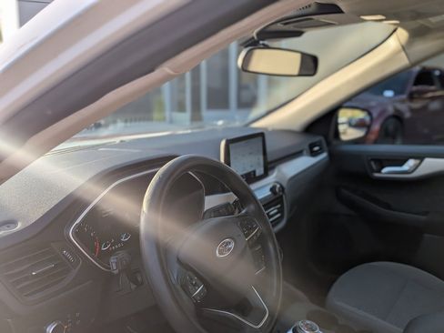 Used 2020 Ford Escape SE image 10