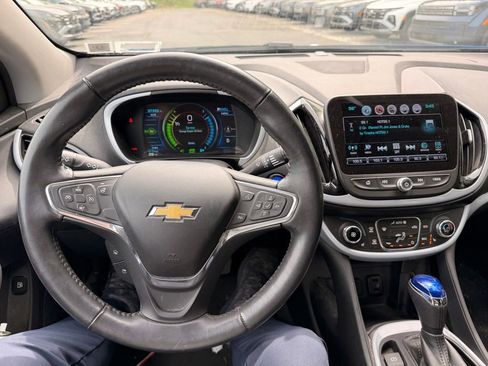 Used 2017 Chevrolet Volt LT w/ Comfort Package FWD image 12