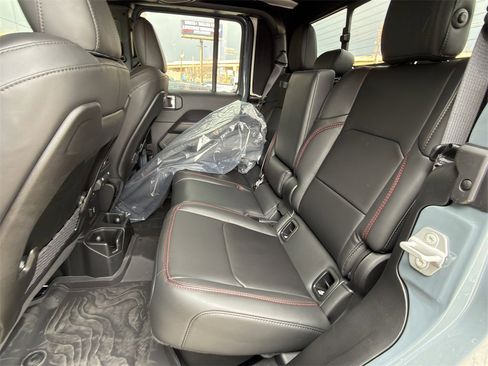 New 2025 Jeep Gladiator Rubicon image 20