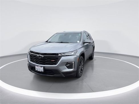 Used 2023 Chevrolet Traverse RS image 3