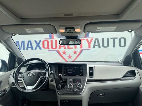 Used 2018 Toyota Sienna XLE FWD image 58
