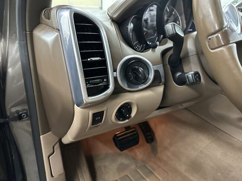 Used 2013 Porsche Cayenne Diesel AWD/4WD image 25