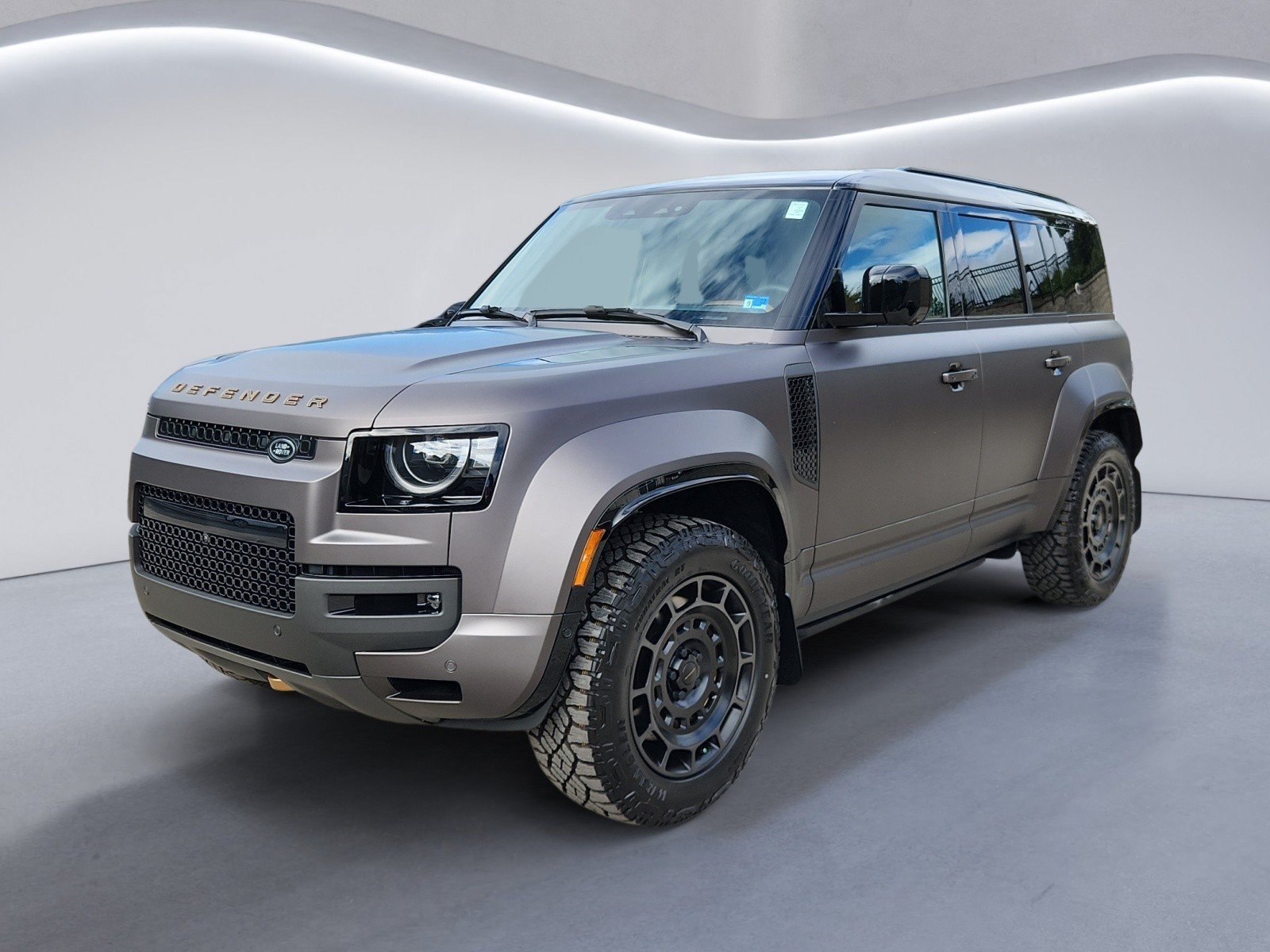 New 2026 Land Rover Defender 110 AWD/4WD image 2