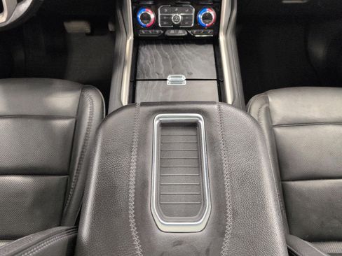 Used 2022 GMC Yukon Denali w/ Denali Ultimate Package AWD/4WD image 16