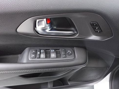 New 2026 Chrysler Pacifica Select image 9