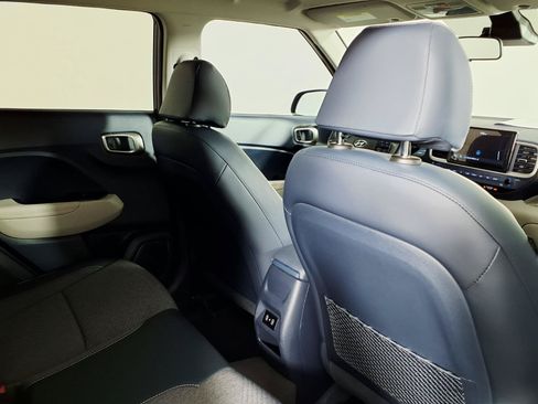Certified 2024 Hyundai Venue Limited FWD image 11