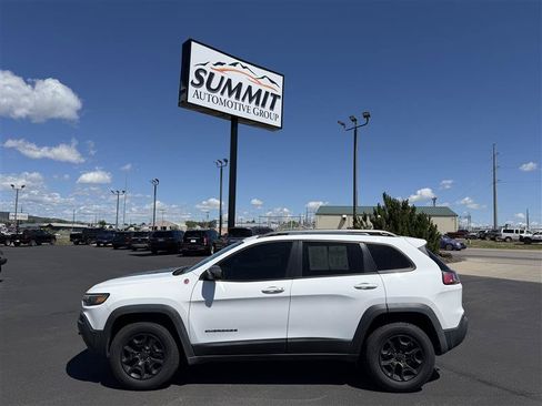 Used 2019 Jeep Cherokee Trailhawk w/ Comfort/Convenience Group AWD/4WD image 1