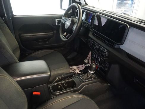 Used 2024 Jeep Wrangler Unlimited AWD/4WD image 25