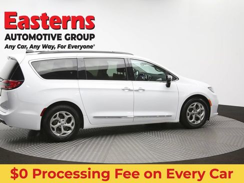Used 2023 Chrysler Pacifica Limited FWD image 46