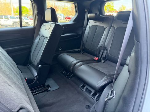 Used 2025 Jeep Grand Cherokee L Altitude AWD/4WD image 14
