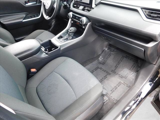 Used 2025 Toyota RAV4 XLE AWD/4WD image 28