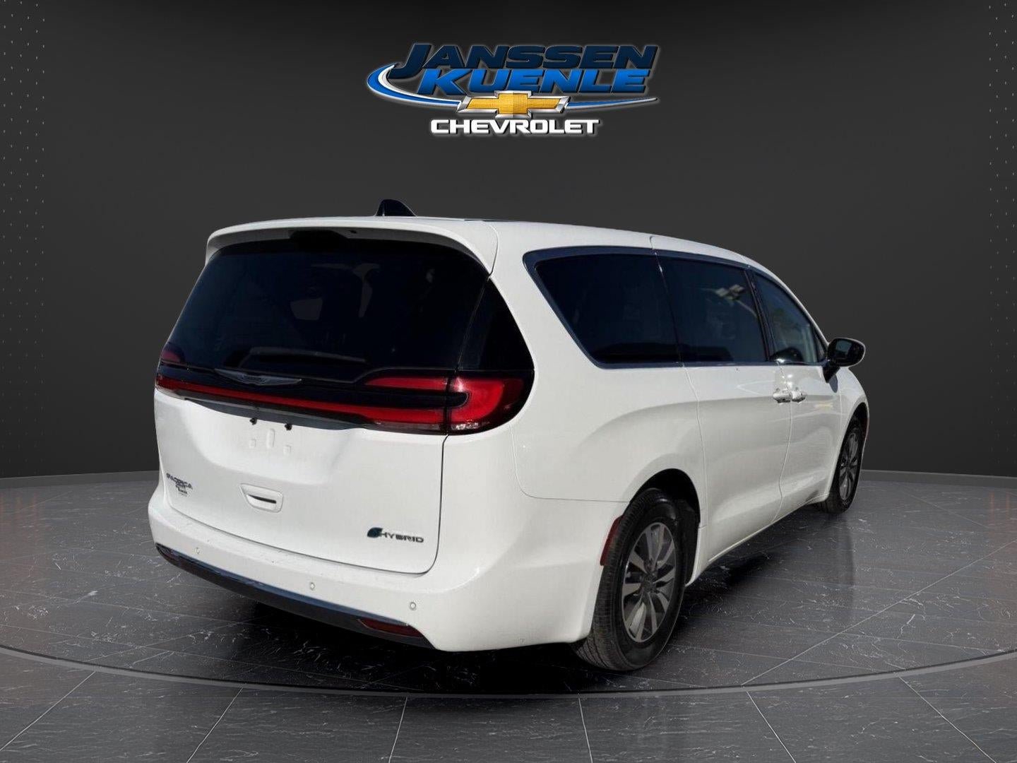 Used 2024 Chrysler Pacifica Limited FWD image 8