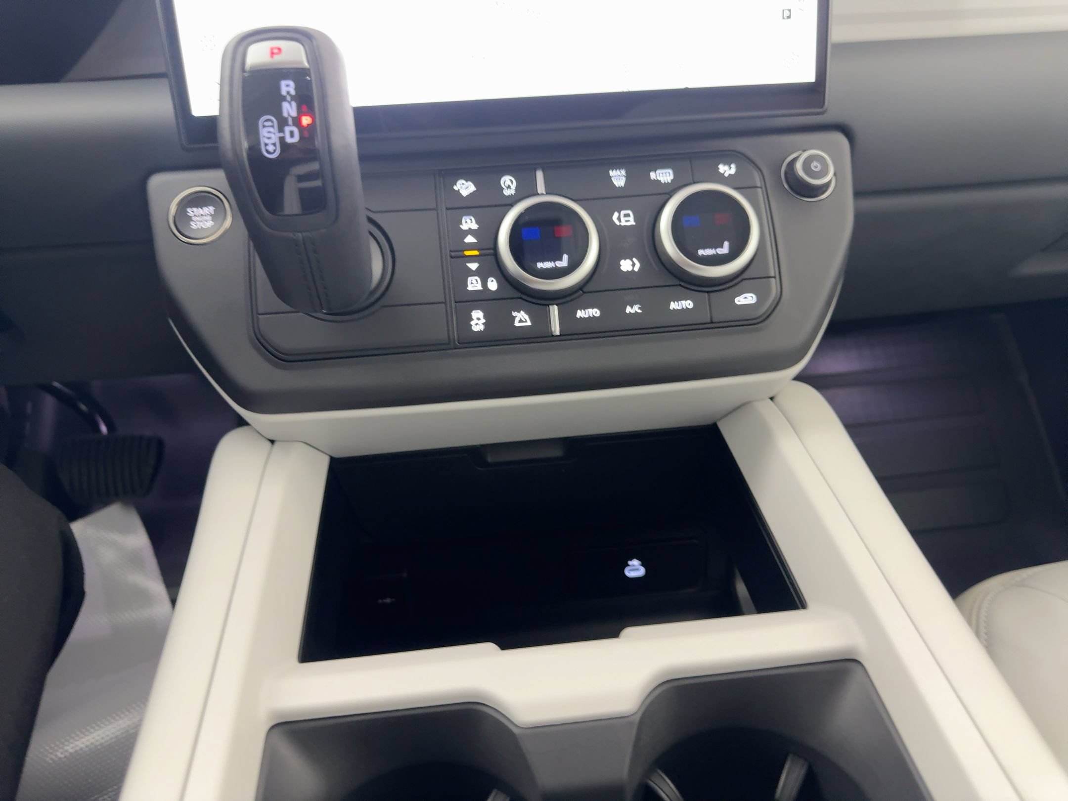 Used 2026 Land Rover Defender 110 S AWD/4WD image 15