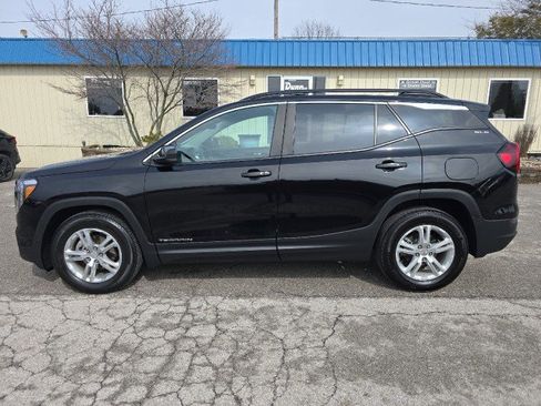 Used 2023 GMC Terrain SLE w/ Driver Convenience Package image 5