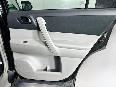 Used 2013 Toyota Highlander FWD 4dr I4 (Natl) image 28