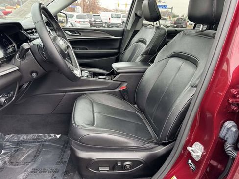 Used 2022 Jeep Grand Cherokee L Limited w/ Luxury Tech Group II image 17