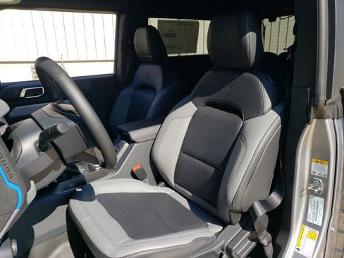 New 2023 Ford Bronco Black Diamond image 5