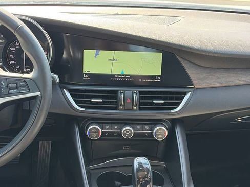 Used 2019 Alfa Romeo Giulia Ti RWD image 12