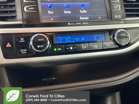Used 2018 Toyota Highlander XLE AWD/4WD image 19