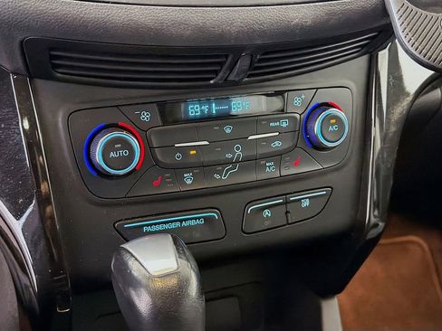 Used 2017 Ford Escape SE w/ Equipment Group 201A image 17