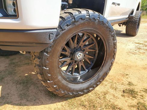 Used 2022 GMC Sierra 2500 AT4 w/ AT4 Preferred Package image 3