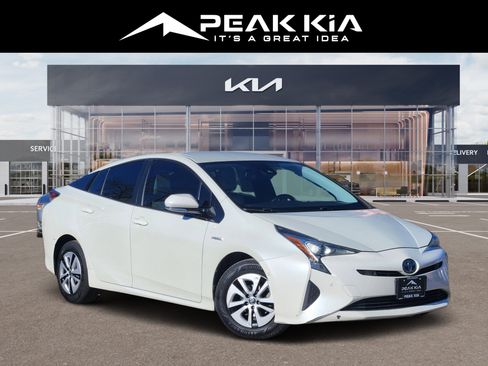 Used 2018 Toyota Prius Four image 1