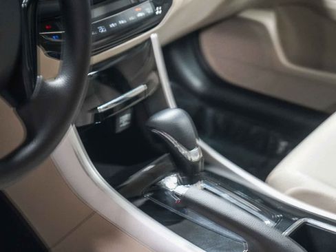 Used 2017 Honda Accord LX image 23