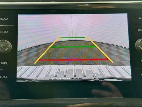 Used 2022 Volkswagen Tiguan SE R-Line image 21