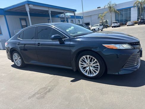 Used 2020 Toyota Camry XLE FWD image 1