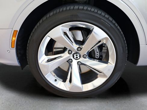 Used 2025 Bentley Bentayga Extended Wheelbase AWD/4WD image 6