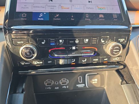 Used 2024 Jeep Grand Cherokee Summit image 21