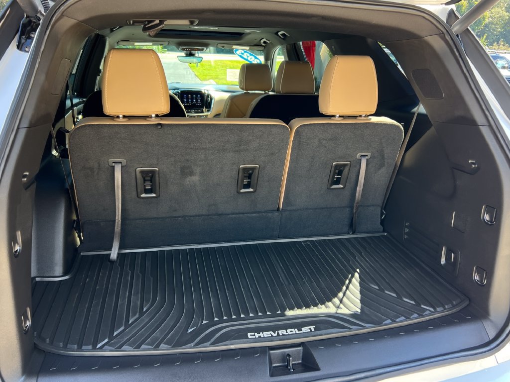 Used 2023 Chevrolet Traverse Premier FWD image 21