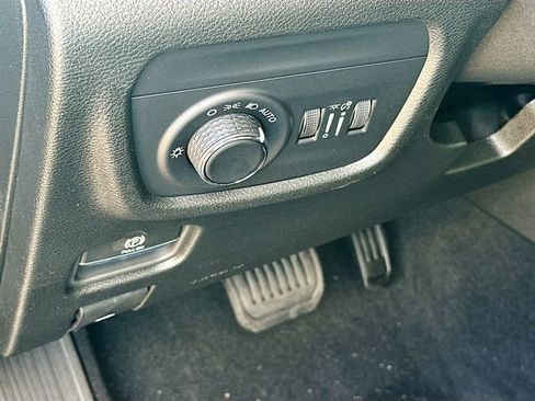 New 2025 Jeep Grand Cherokee Altitude image 11